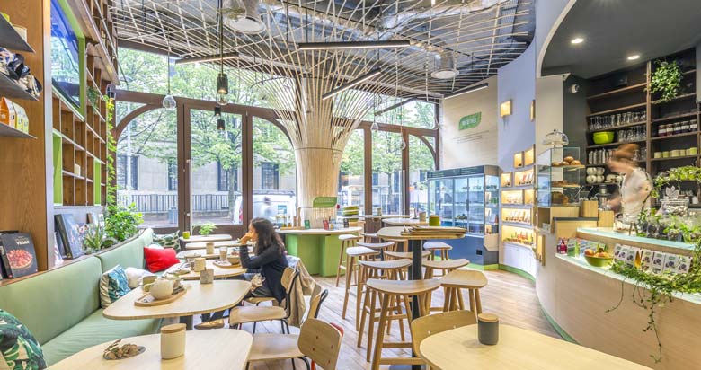 Aménagement d'un coffee shop par un architecte d'intérieur dans le cadre d'un projet d'architecture commerciale à Bordeaux