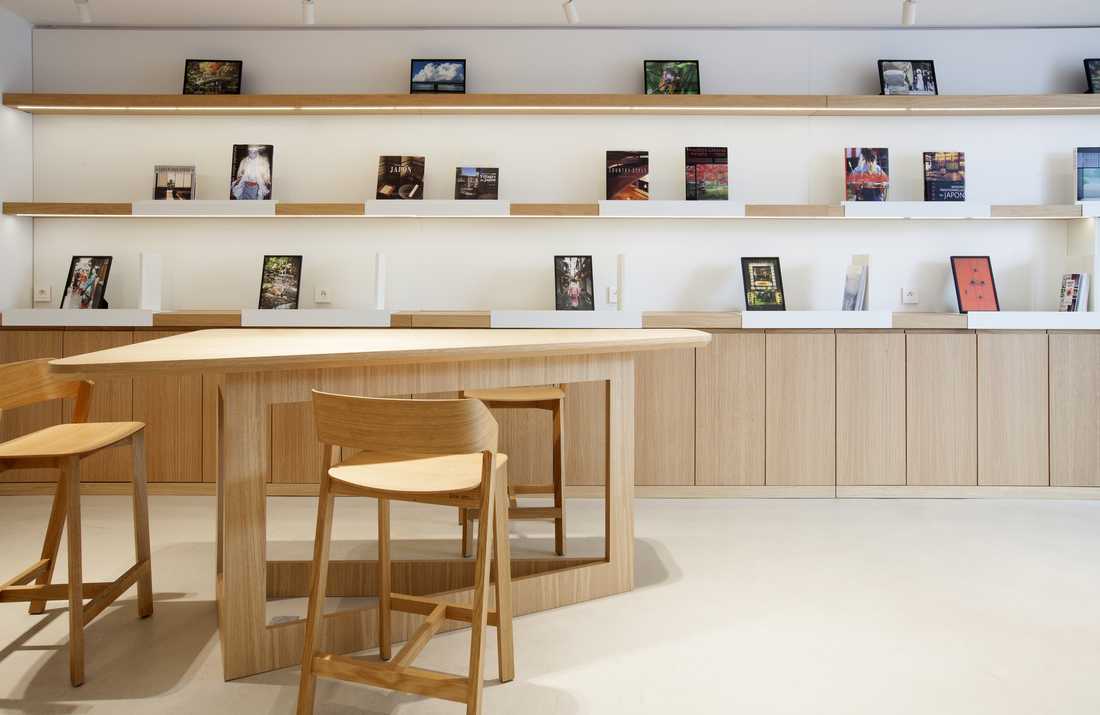 Interior design of a travel agency in Gironde