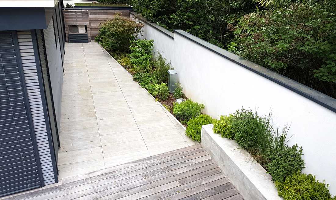 Avant - après de l'aménagement d'une terrasse en ipé