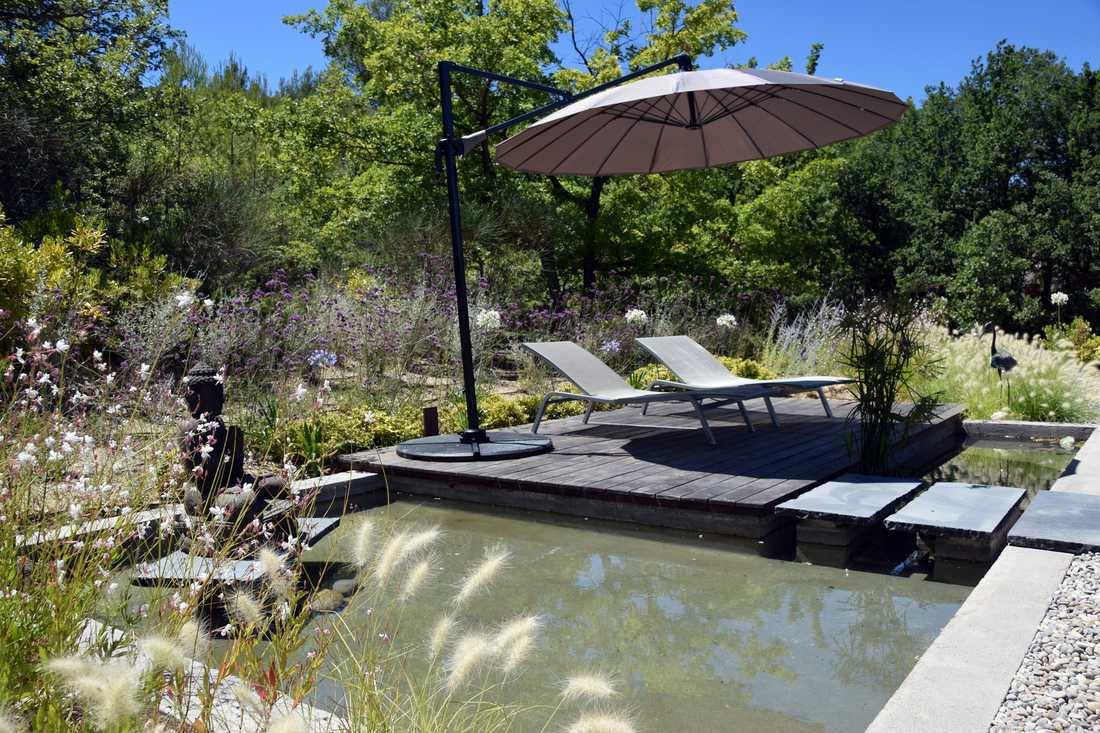 Bassin zen conçu par un jardinier-paysagiste en Gironde