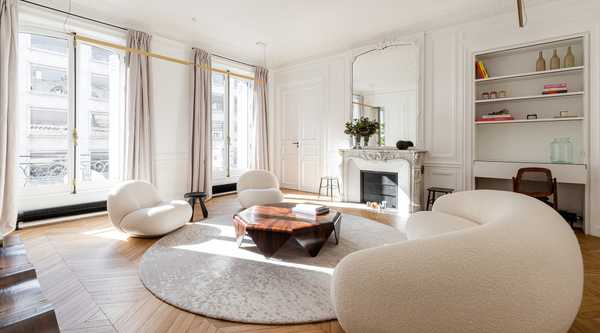 Rénovation du salon d'une maison contemporaine par un architecte d'intérieur à Bordeaux