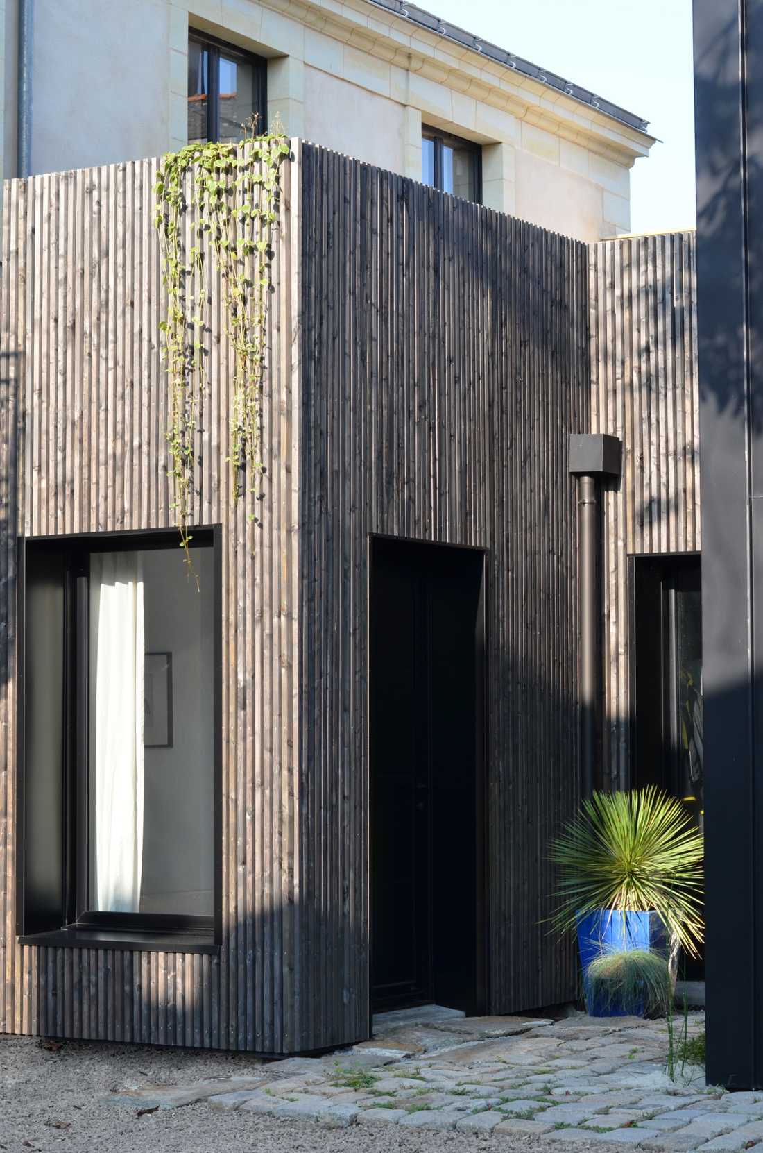Extension of an old house carried out by an architect in Bordeaux