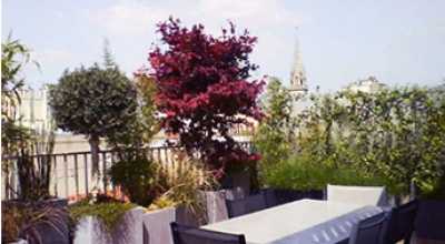 Aménagement paysager d'une terrasse avec vue à Bordeaux
