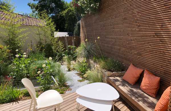 Créer une oasis de verdure dans un lotissement avec un jardin de 200m² à Bordeaux