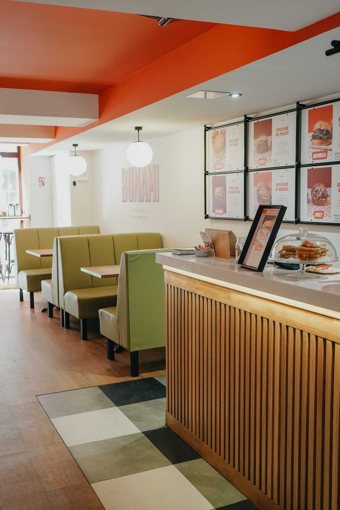 Aménagement intérieur d'un restaurant de style diner