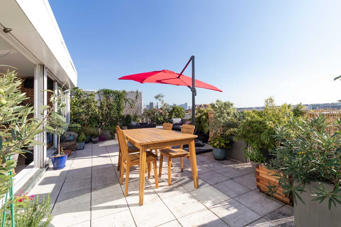 Aménagement duplex immeuble années 70 - terrasse avec vue dégagée