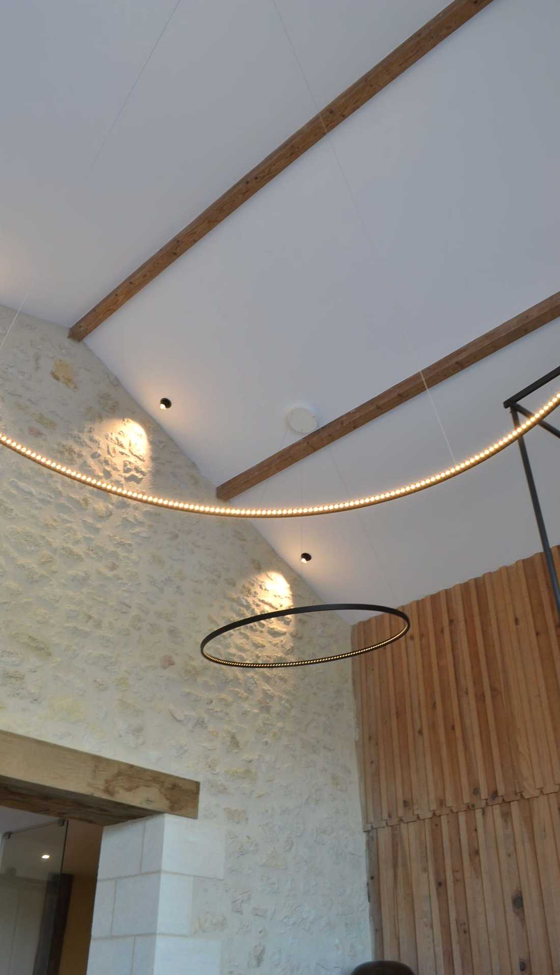 Rénovation d'une grange transformé en salle de dégustation pour un domaine viticole dans le bordelais