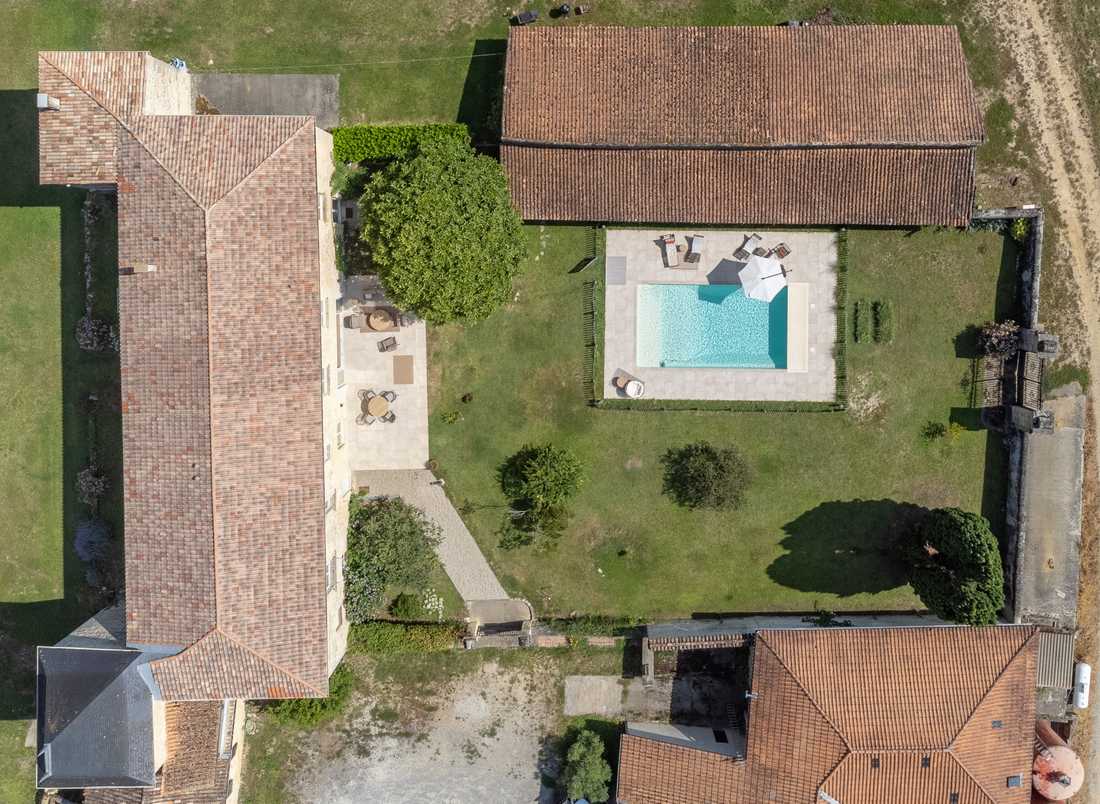 Vue aerienne du jardin du château en Gironde