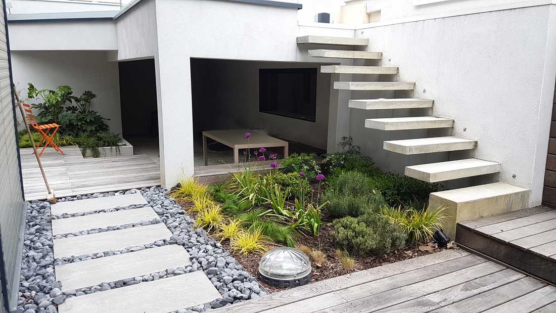 Jardin contemporain aménagé par un jardinier paysagiste à Bordeaux