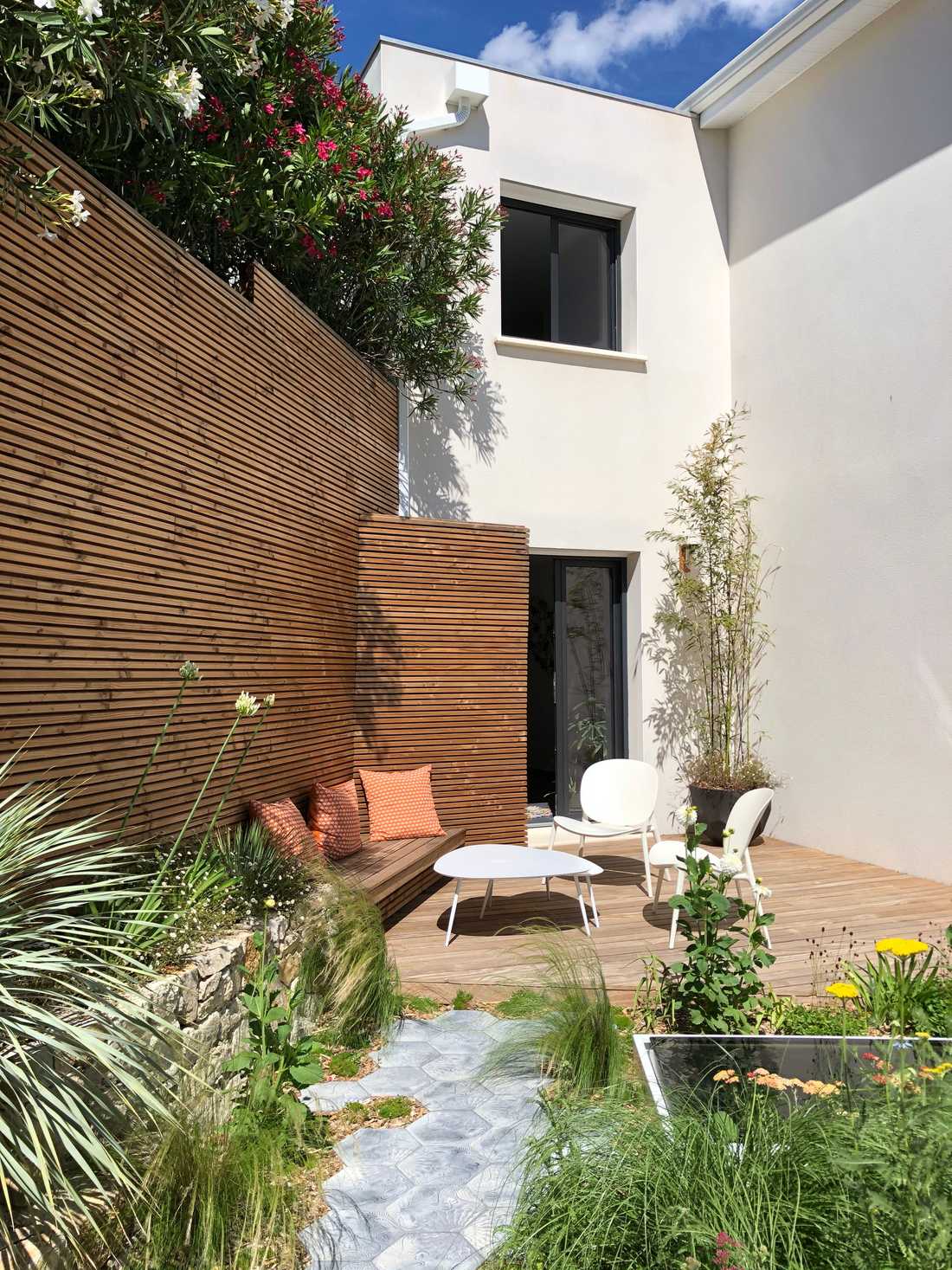 Landscaping of a townhouse terrace by a landscaper in Nouvelle-Aquitaine