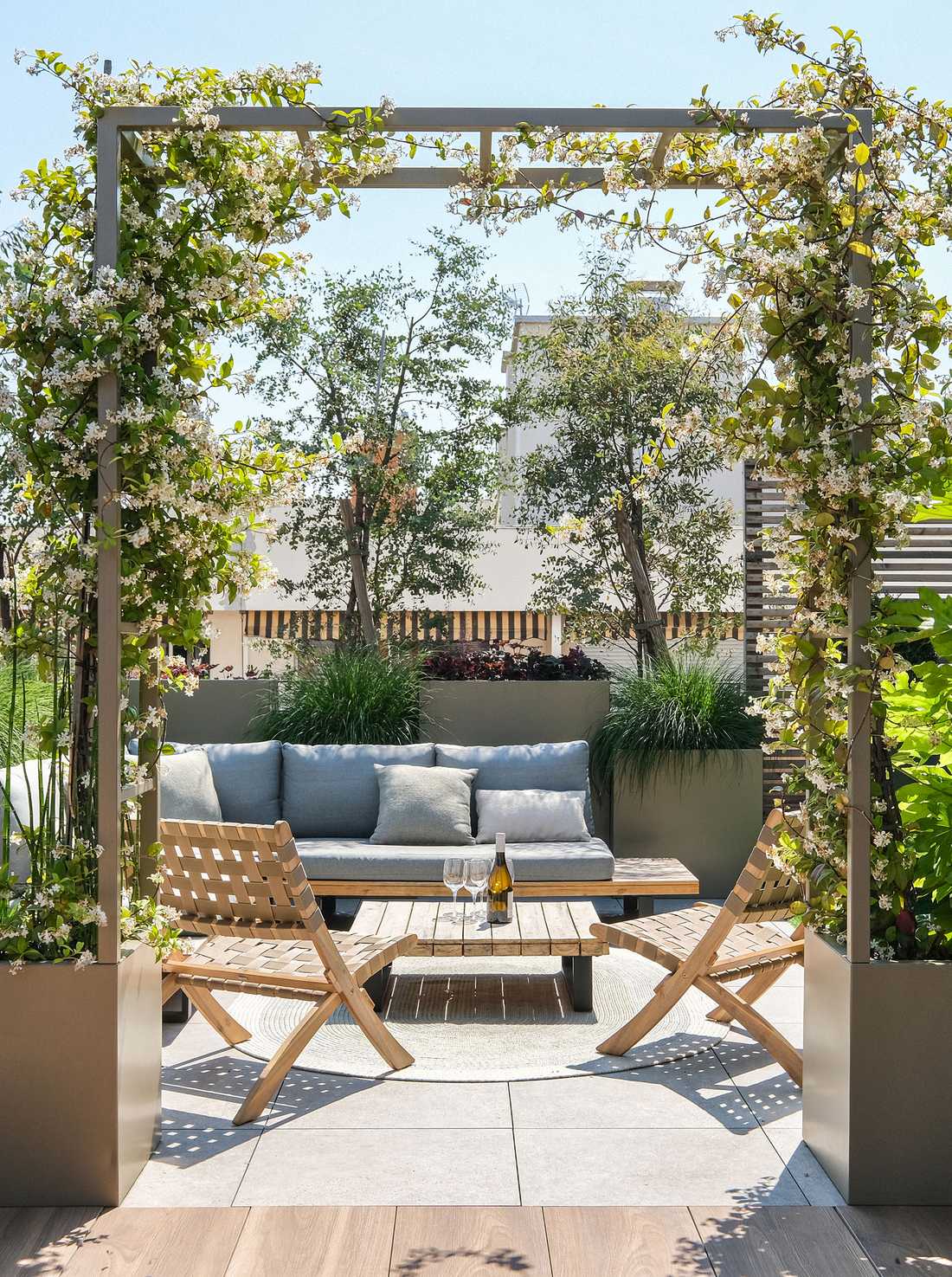 Landscape design of the terrace of a new apartment in Bordeaux