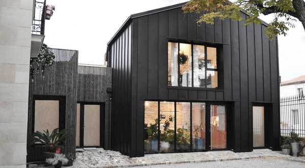 Extension contemporaine d'une maison de ville réalisée par un architecte à Bordeaux