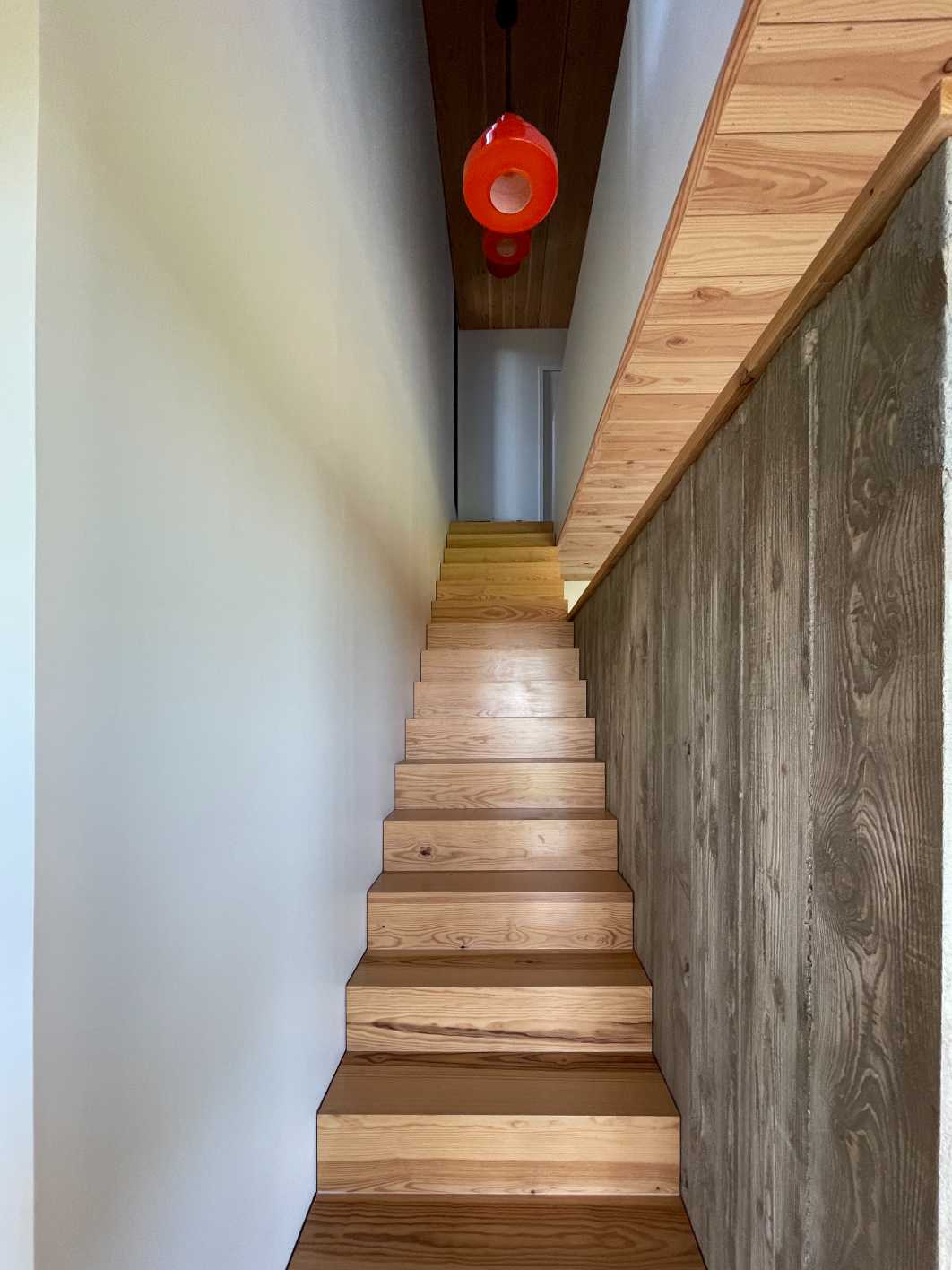 Escalier intérieur dans la maison ossature bois