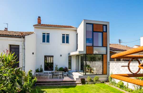 Conception et réalisation d'une extension dans une maison de ville par un architecte à Bordeaux