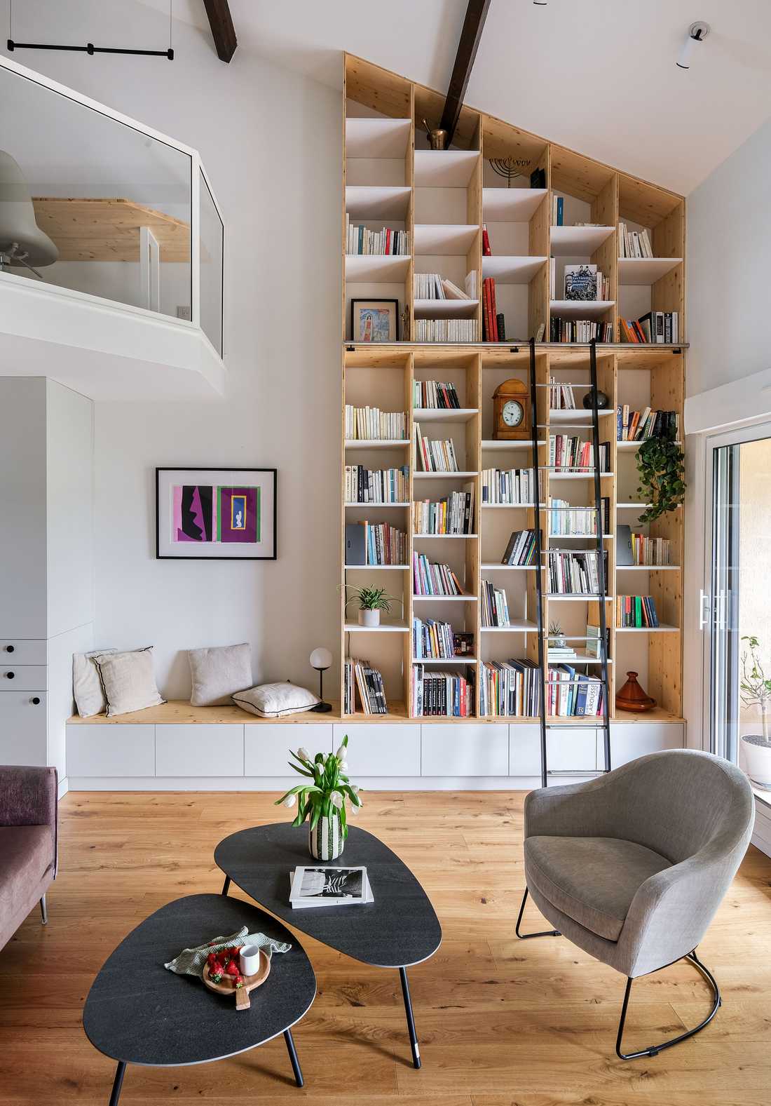 Rangement sur mesure conçu par un architecte d'intérieur pour un appartement acheté dans le cadre d'un programme VEFA
