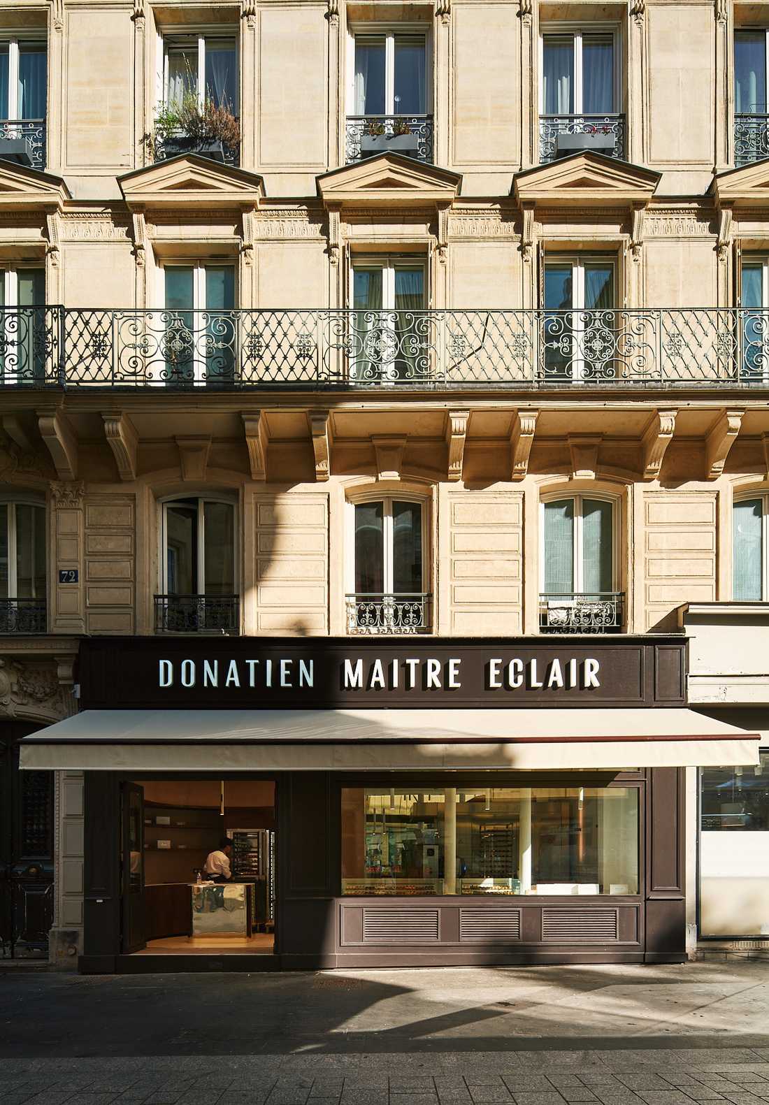 Facade of a shop after renovation work by an architect in Bordeaux