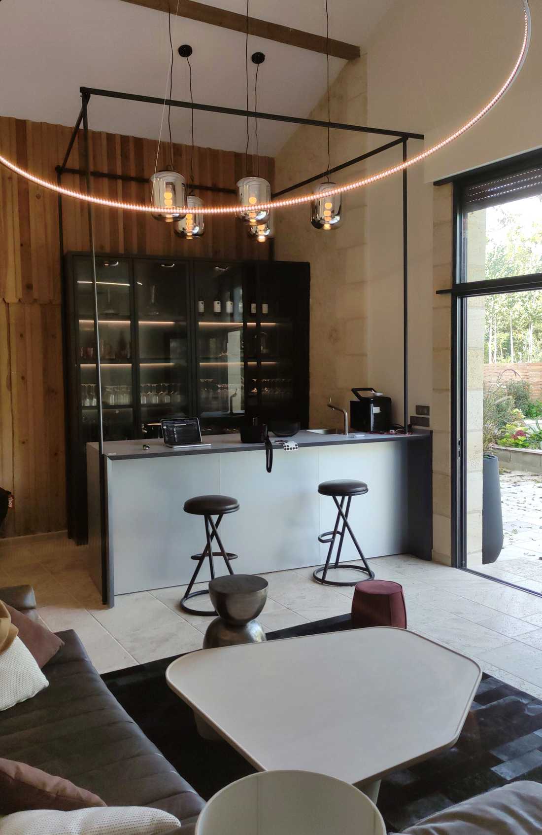 Bar conçu par un architecte d'intérieur pour un domaine viticole