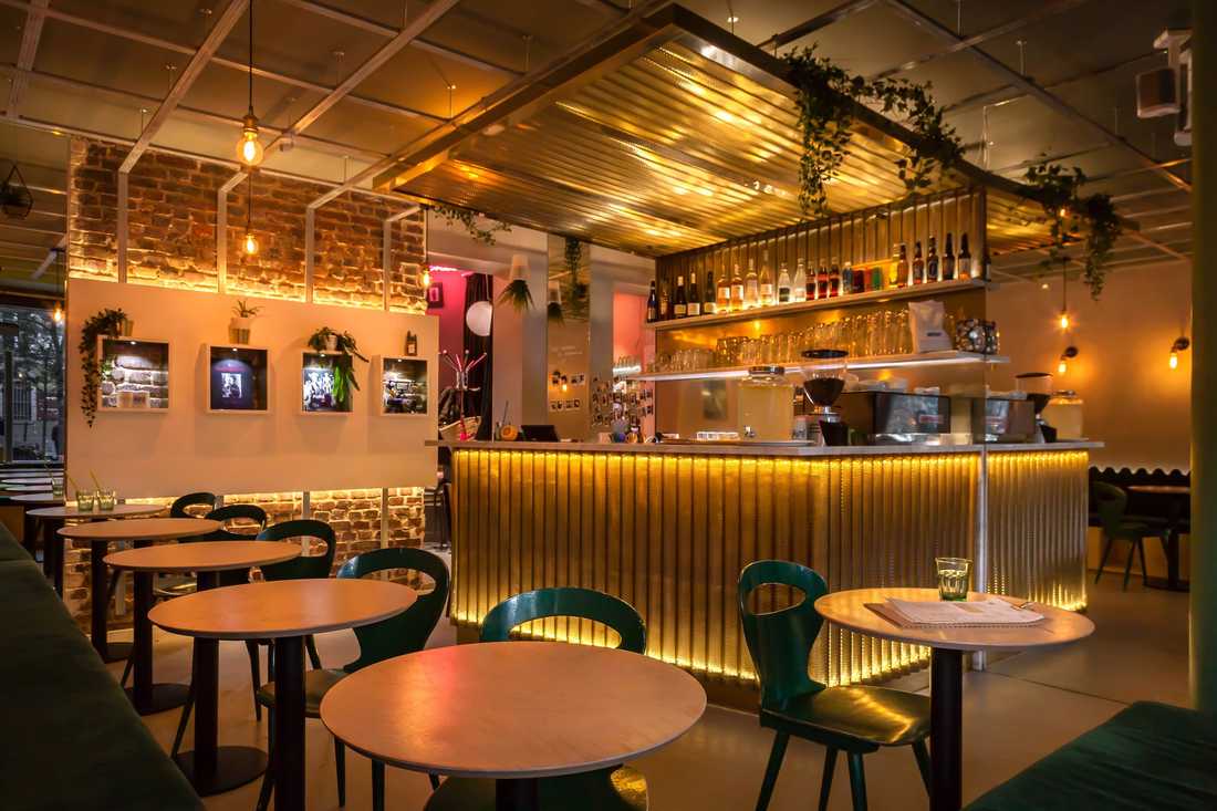 Bar du restaurant après les travaux d'aménagement par un architecte à Bordeaux
