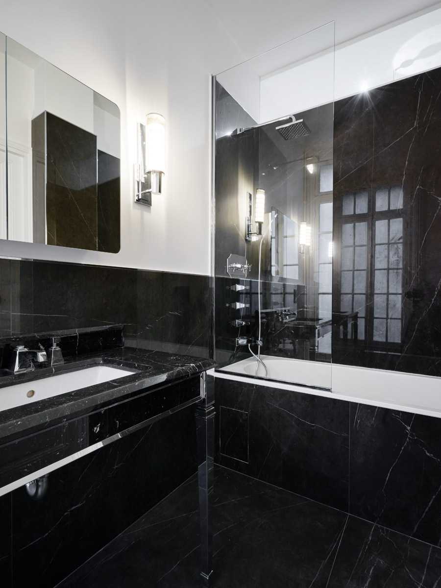 Salle de bain noire design en Gironde