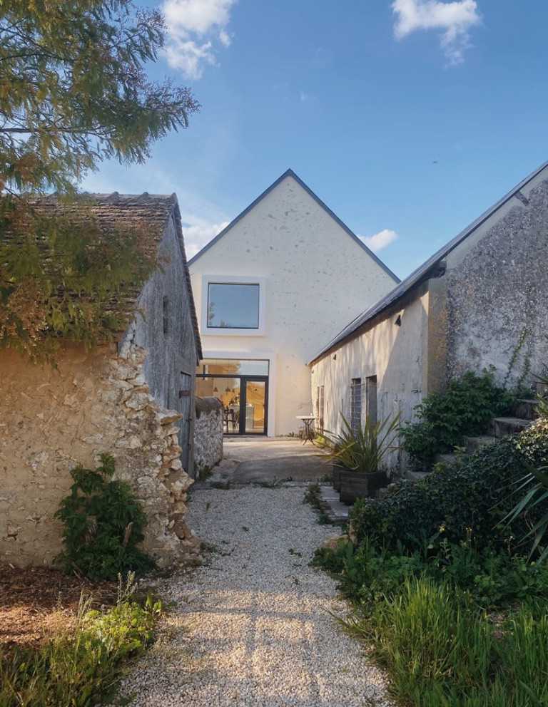 Rehabilitation of a barn into a house by an architect in Nouvelle-Aquitaine