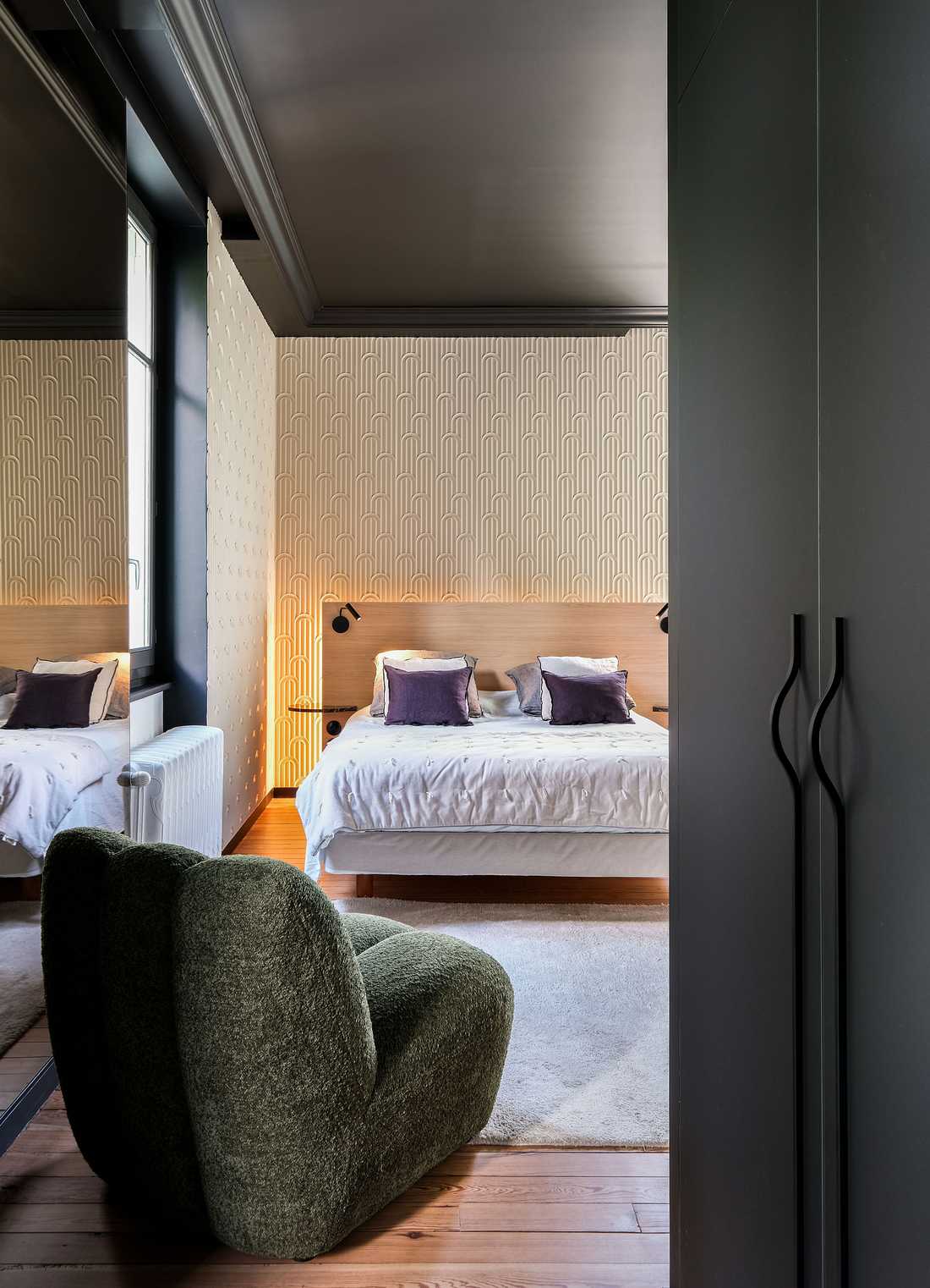 Hotel room designed by an interior designer in Gironde