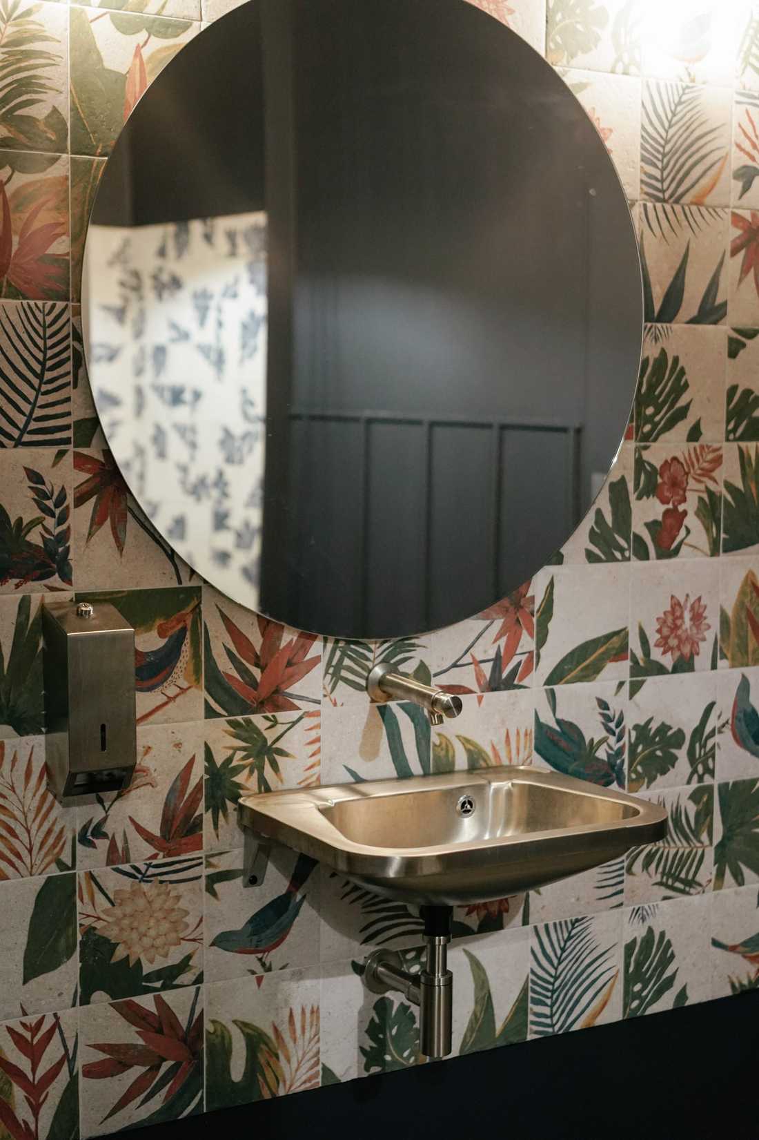 Toilettes du restaurant aménagées par un architecte d'intérieur