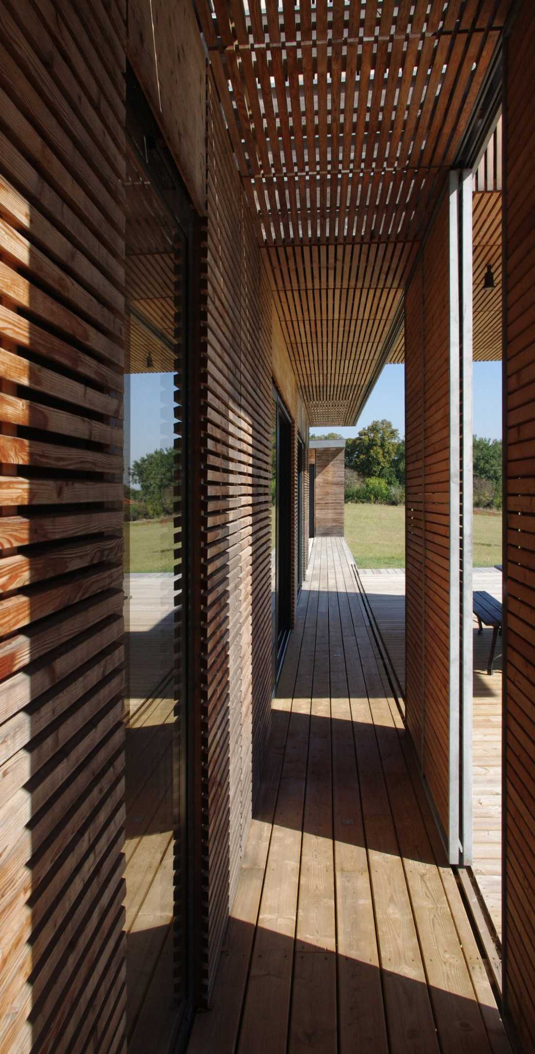 Wood frame extension built by an architect in Nouvelle-Aquitaine