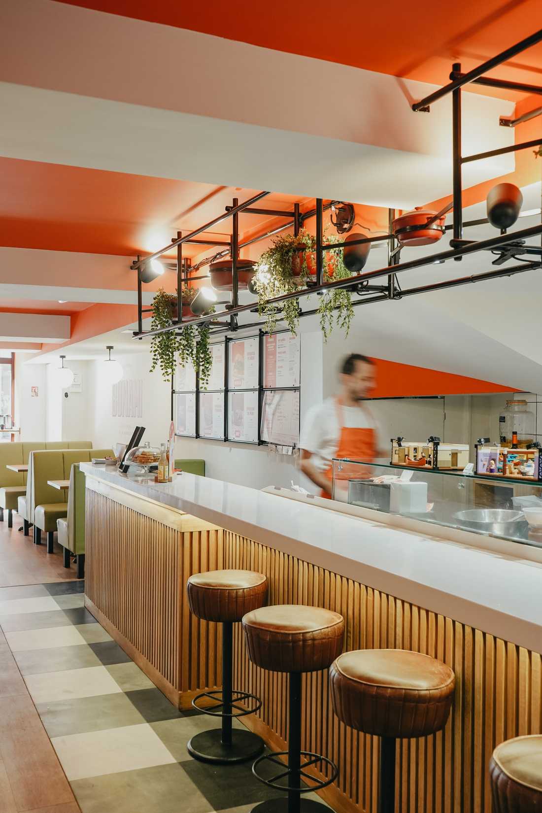 Bar dans un restaurant burger imaginé par un architecte d'intérieur