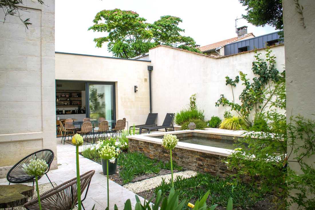 Jardin de ville avec piscine à Bordeaux