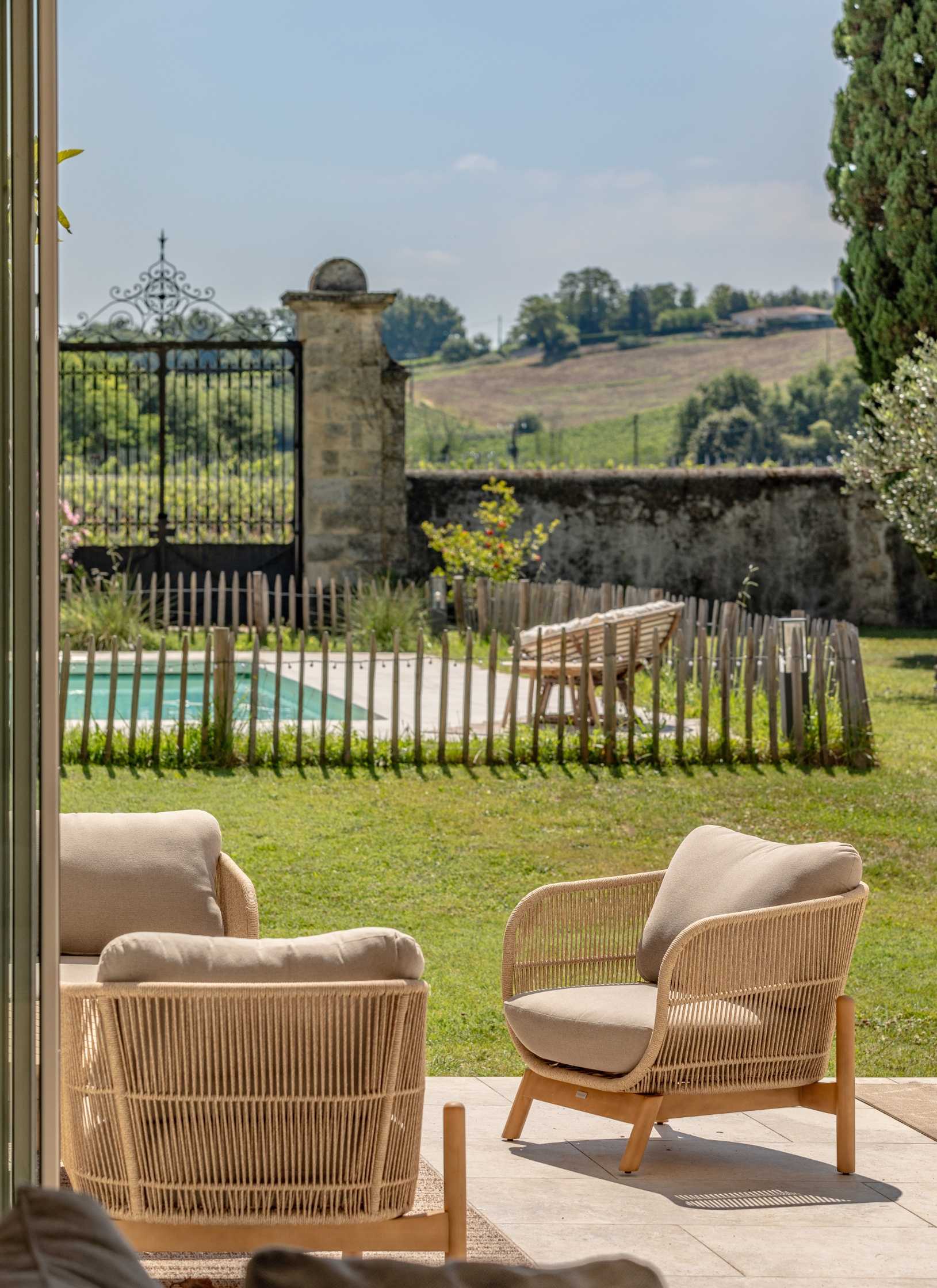 Garden of a Bordeaux wine estate designed by a landscape architect