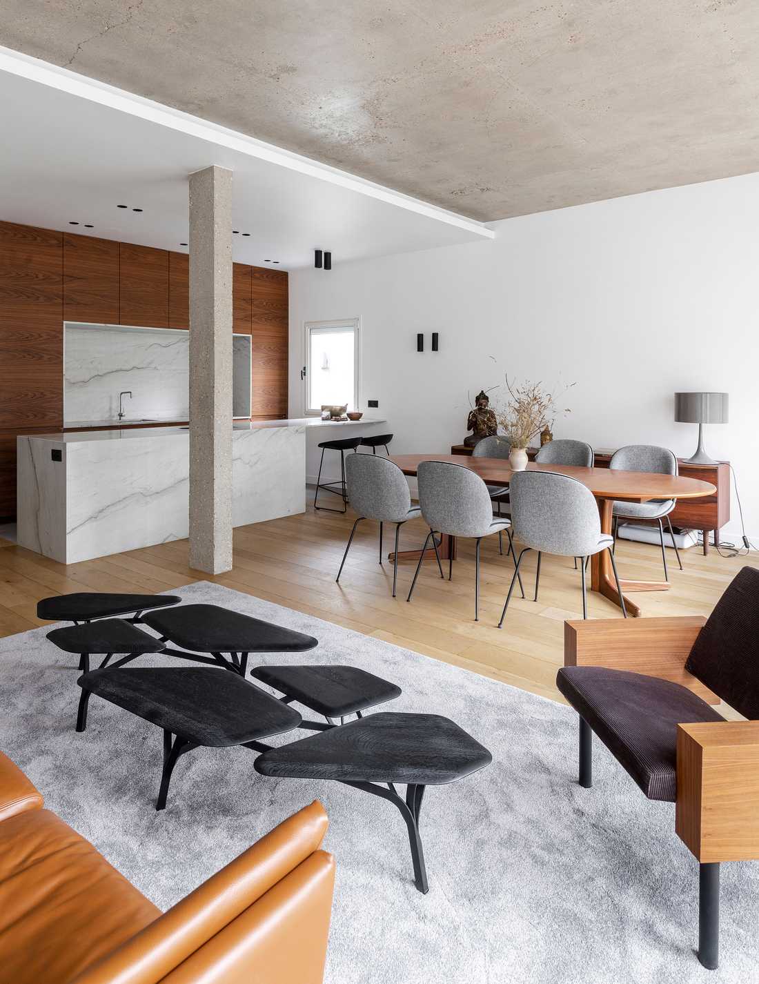 Salon d'un appartement acheté en VEFA après les travaux d'aménagement par un architecte d'intérieur à Bordeaux