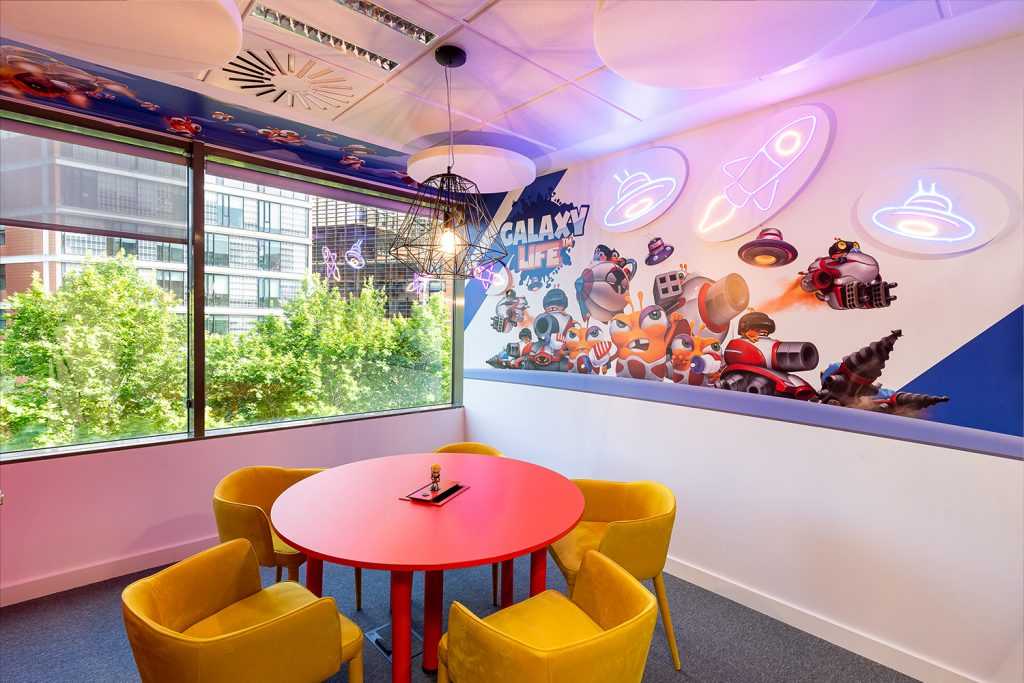 Aménagement d'une salle de reunion pour une entreprise éditrice de jeux vidéos