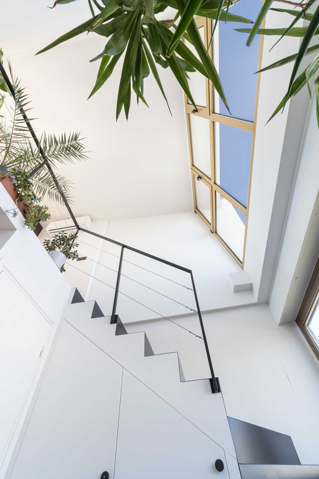 Aménagement duplex immeuble années 70 - escalier menant à l'espace nuit